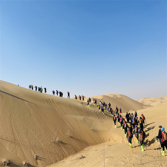沙漠穿越